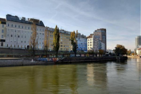 Family apartment with two bathrooms near to city center